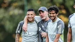 Arana, Scarpa e o técnico Milito do Atlético. Foto: Pedro Souza / Atlético