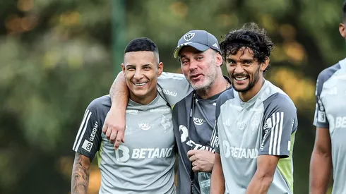 Arana, Scarpa e o técnico Milito do Atlético. Foto: Pedro Souza / Atlético
