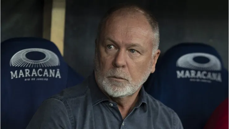 Mano Menezes prega cautela, mas acredita na evolução da equipe em campo
