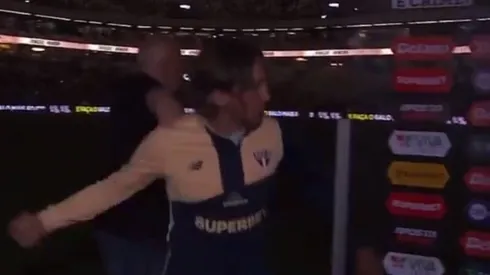 Foto: Reprodução/Globo - Zubeldía deu um soco no backdrop