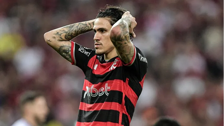 RJ - RIO DE JANEIRO - 11/07/2024 - BRASILEIRO A 2024, FLAMENGO X FORTALEZA - Pedro jogador do Flamengo durante partida contra o Fortaleza no estadio Maracana pelo campeonato Brasileiro A 2024. Foto: Thiago Ribeiro/AGIF