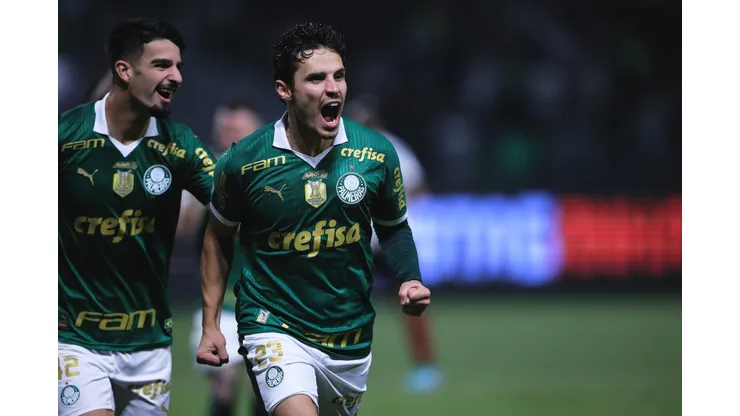Raphael Veiga jogador do Palmeiras comemora seu gol durante partida contra o Atletico-GO. Foto: Ettore Chiereguini/AGIF