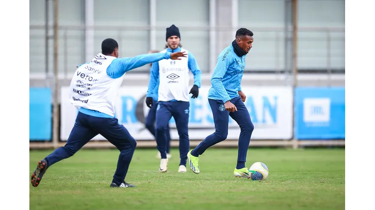 Jemerson treina com o Grêmio e pode estrear.