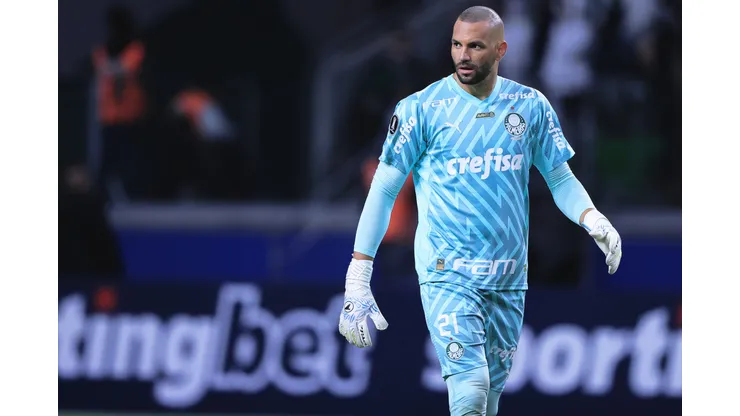 Weverton com a camisa do Palmeiras