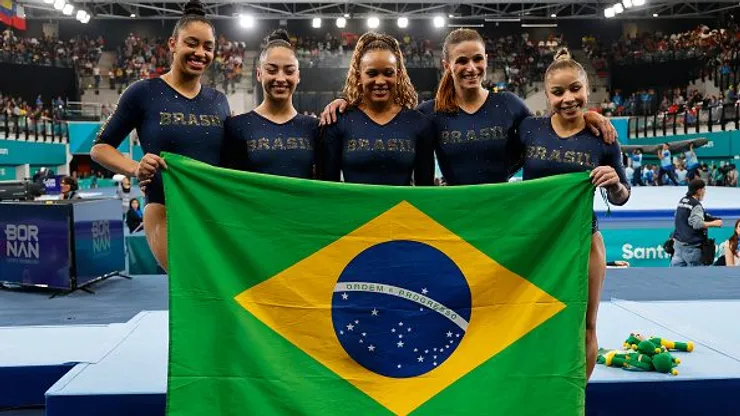 Sob liderança de Rebeca, equipe feminina de ginástica é candidata ao pódio em Paris