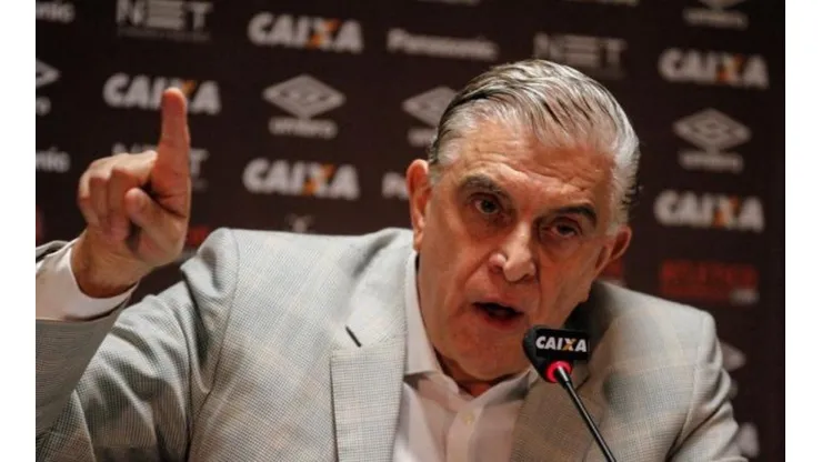 Petraglia se irrita com provocações e “janta” jornalista na web
