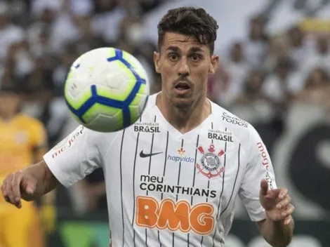 Danilo Avelar sai da casinha e questiona críticas ao elenco corinthiano