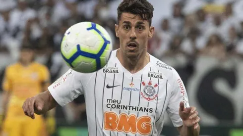 Danilo Avelar sai da casinha e questiona críticas ao elenco corinthiano