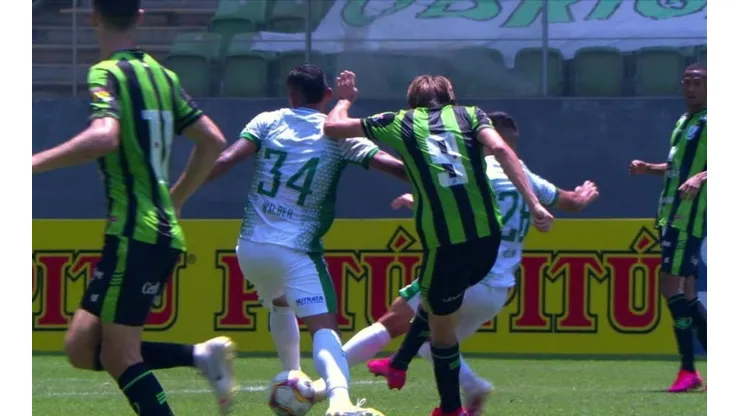 Esquecido por Luxa, Alanzinho quebra a perna na Série B em dividida com "colega" do Palmeiras
