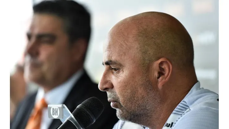 Sampaoli coloca Sette Câmara 'contra a parede' por salários atrasados