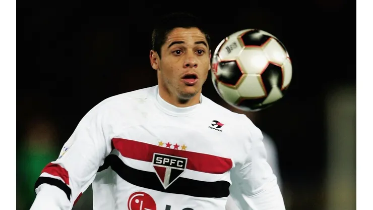 Cicinho 'pistola' após eliminação do São Paulo