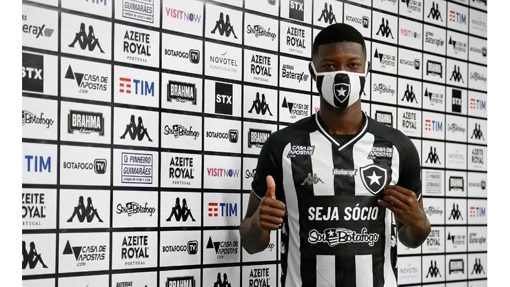 Botafogo abre o bolso e adquire porcentagem sobre Matheus Babi
