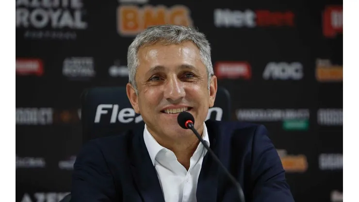 Campello agita torcida do Vasco e indica chegada de reforços