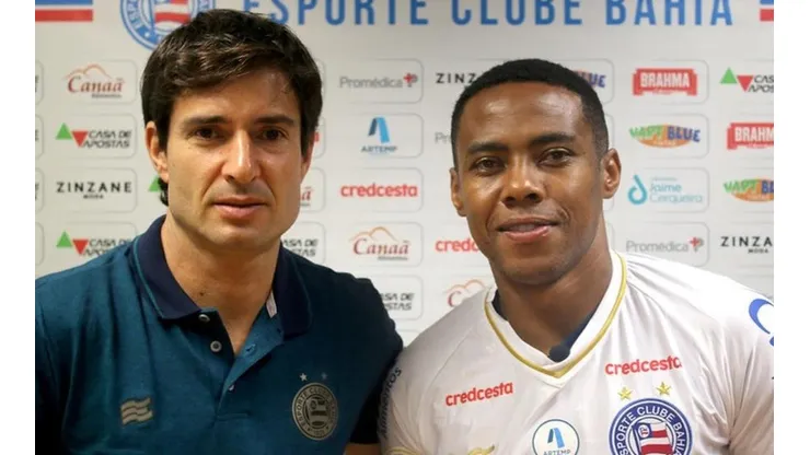 Elias e Diego Cerri (diretor): volante apresentado no Bahia (Foto: Rafael Machado /EC Bahia / Divulgação)