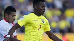 Cazares atuando pela Seleção do Equador.