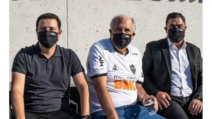 Rafael e Rubens Menin ao lado do presidente Sette Câmara (Foto: Daniela Veiga / Agência Galo / Atlético / Divulgação)