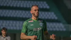 Rhodolfo sente lesão e Jorginho define escalação com Filemon na defesa