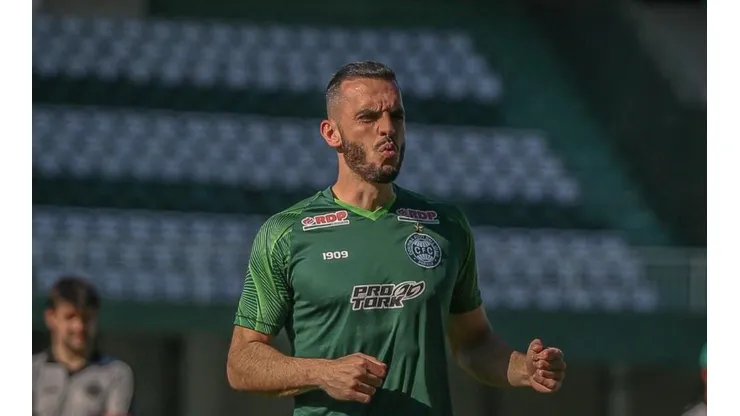 Rhodolfo sente lesão e Jorginho define escalação com Filemon na defesa