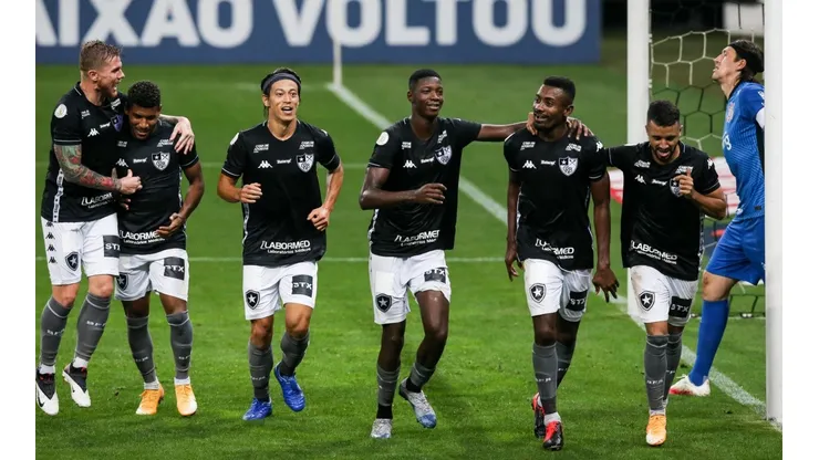 Atlético-GO x Botafogo se enfrentam na tarde deste domingo, no estádio Olímpico, em Goiânia - (Getty Images)
