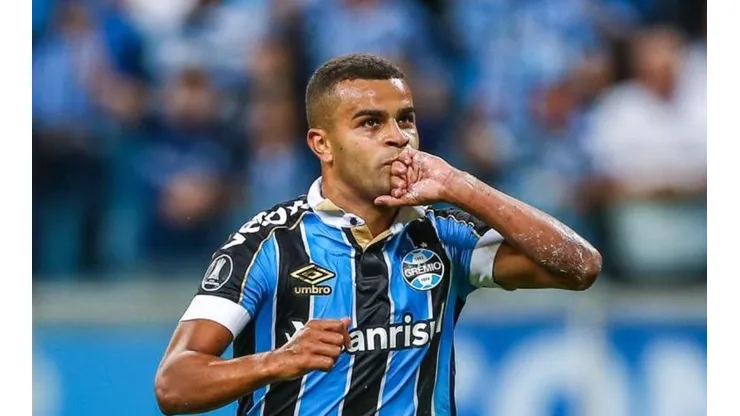 Alisson defende Renato e expõe queda de rendimento no Grêmio