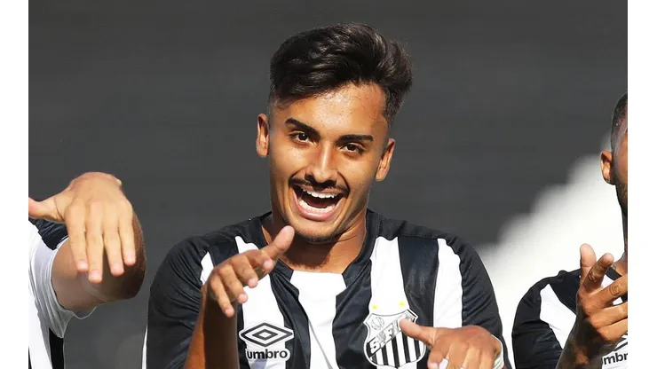 Lucas Lourenço assume vaga de Sánchez no Santos