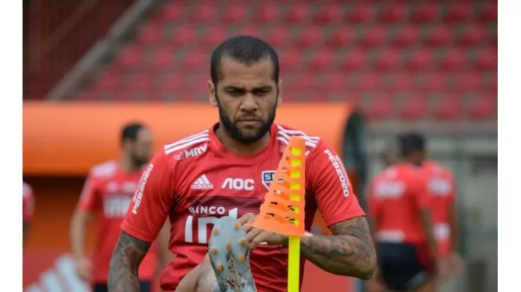 Luciano e Daniel Alves são as novidades do São Paulo contra o Inter