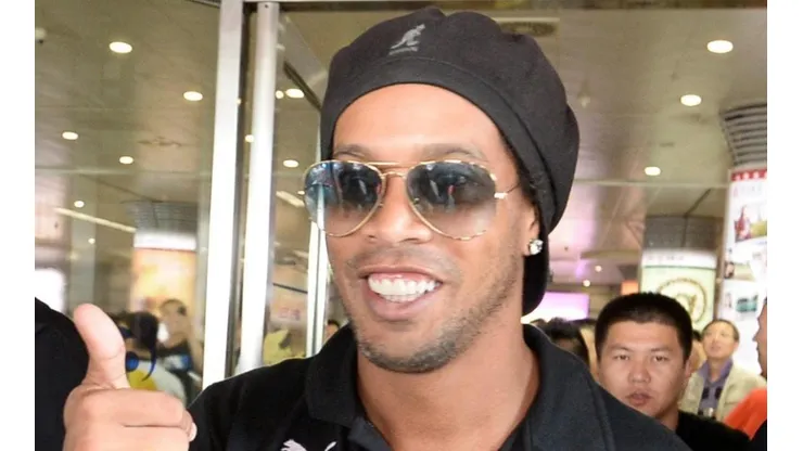 Ronaldinho volta a BH, visita Arena e empolga Massa
