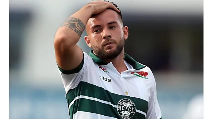 Giovanni encaminha rescisão no Coxa e será jogador do Cruzeiro
