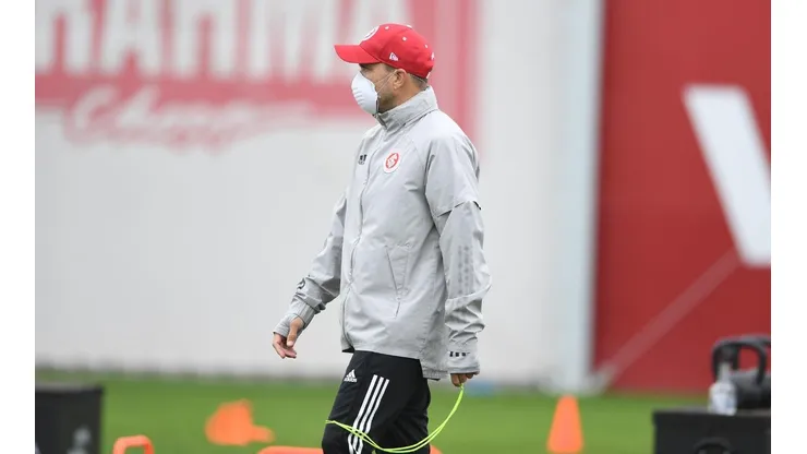Coudet tem jogo do São Paulo como determinante para o cargo