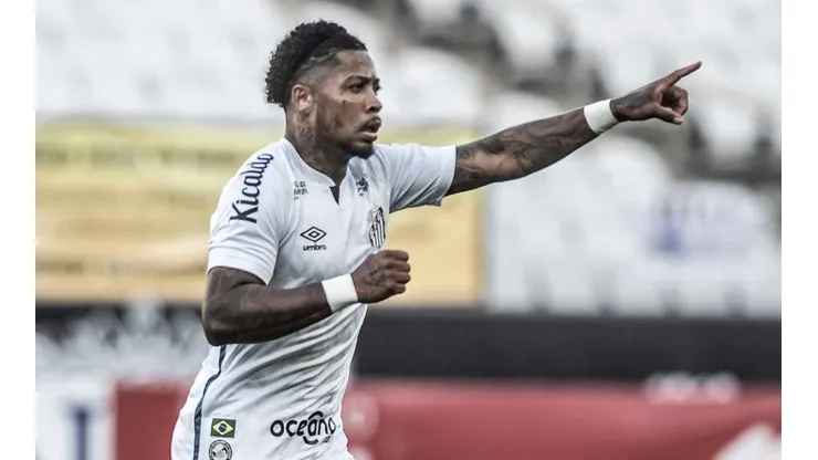 Marinho sente 'maratona' de jogos e pode ser baixa no Santos