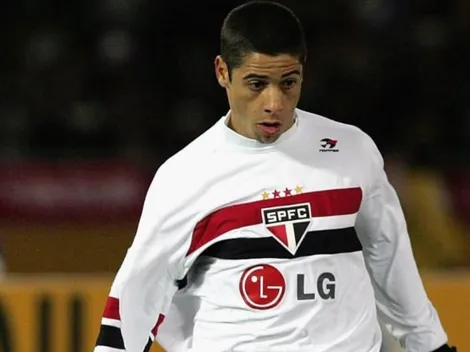 Cicinho agita torcedores do São Paulo com cobrança na web