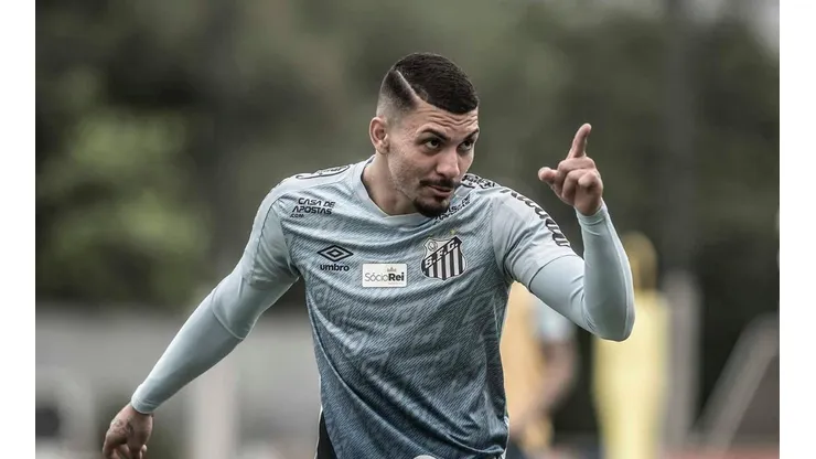 Alison sente lesão e Cuca define substituto no meio-campo do Santos