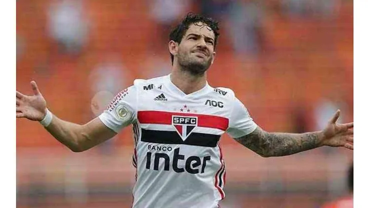 Pato 'imita' Thiago Neves e faz provocação nas redes sociais após derrota do São Paulo