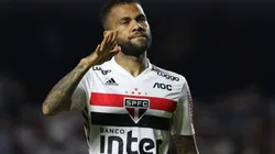 Daniel Alves está fora da partida diante da LDU