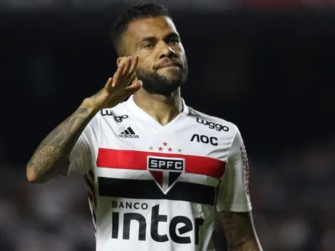 Daniel Alves está fora da partida diante da LDU