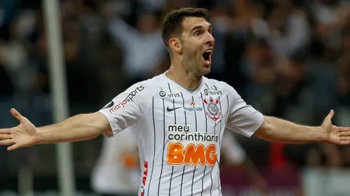 Desejo de Boselli pesa e interesse do Penarol pressiona Corinthians por renovação