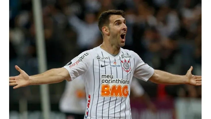 Desejo de Boselli pesa e interesse do Penarol pressiona Corinthians por renovação