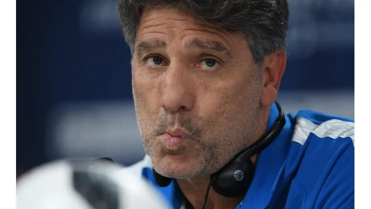 Renato se irrita e dá resposta 'ácida' em entrevista coletiva