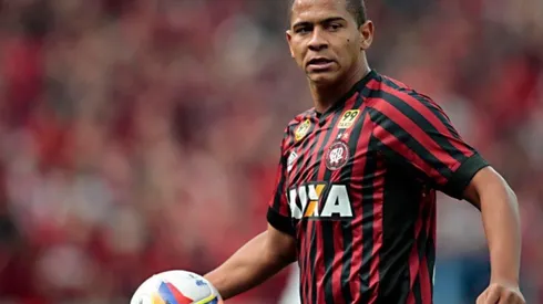 Jornalista afirma que Goiás negocia retorno do atacante Walter