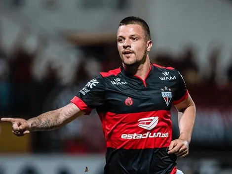 Empresário de Renato Kayzer expõe reunião com Petraglia