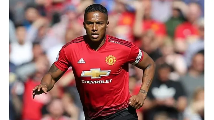 Vasco busca lateral e analisa Valencia, ex-Manchester United