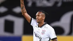 Corinthians consegue efeito suspensivo e Jô retorna ao time titular