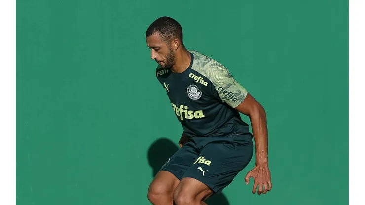 Palmeiras estuda oferecer Vitor Hugo e mais um jogador para contratar Jean Pyerre