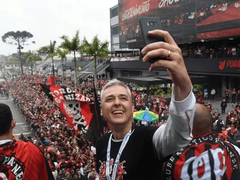 Tiago Nunes agita torcida do Athletico com possível volta