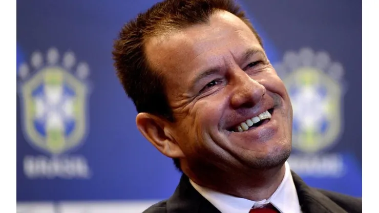 Dunga é o favorito para assumir o Timão, segundo Neto.