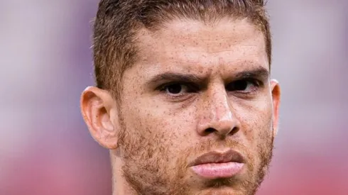 Apontado como alvo do Grêmio, Cuéllar toma a frente e comunica decisão