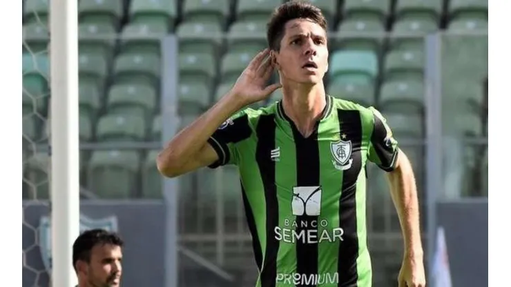 Sette Câmara estuda trazer meia Alê para o Atlético
