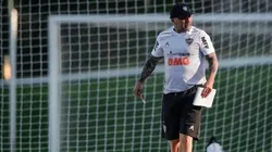 Sampaoli desaprova como negociação entre Atlético e Thiago Neves foi conduzida
