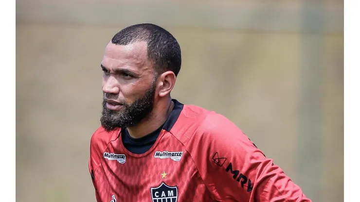Everson causa “dança das cadeiras” e Mattos encaminha saída de goleiro