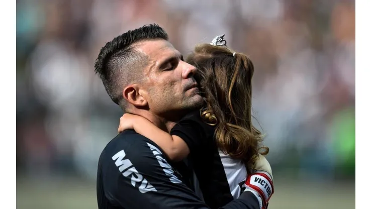 Everson prega respeito a Victor, que tem futuro incerto no Galo